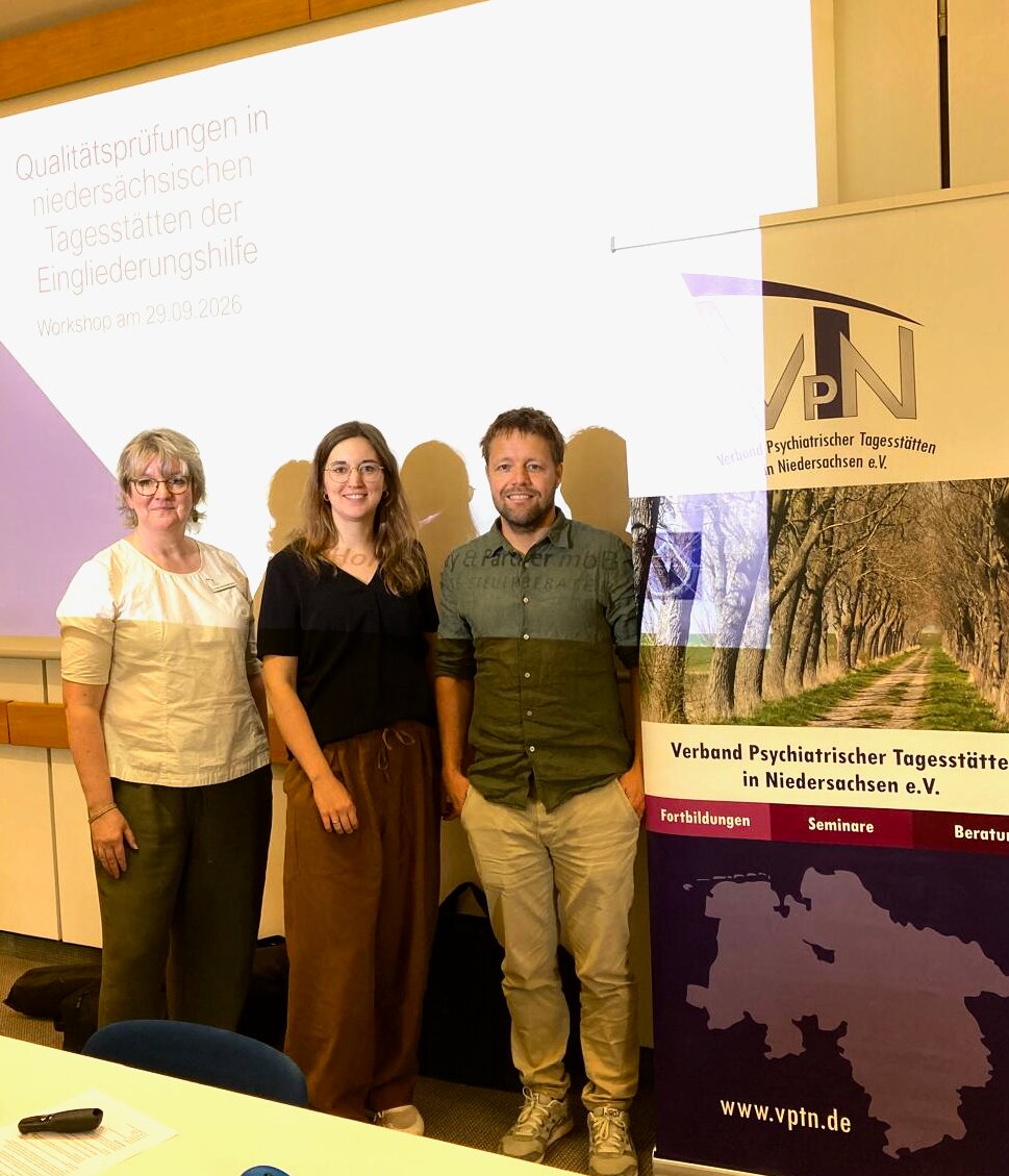 Linda Schlottmann, Patricia Albers und Vito Bayer bei der Fortbildung Qualitätsprüfungen in Loccum